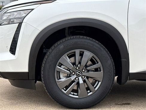 New 2026 Nissan Pathfinder SV image 6