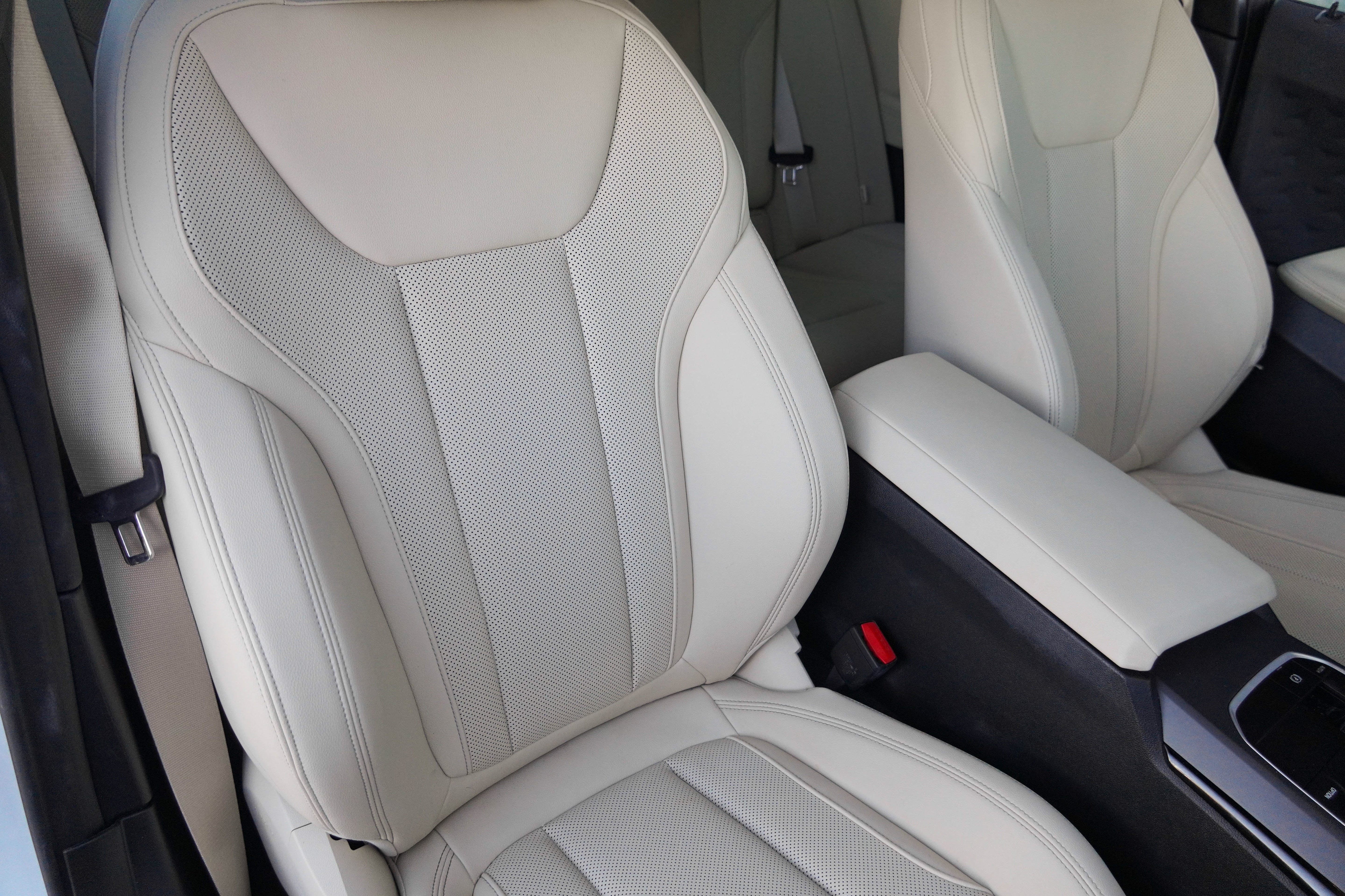 Certified 2024 BMW 230i xDrive Coupe w/ Convenience Package AWD/4WD image 10
