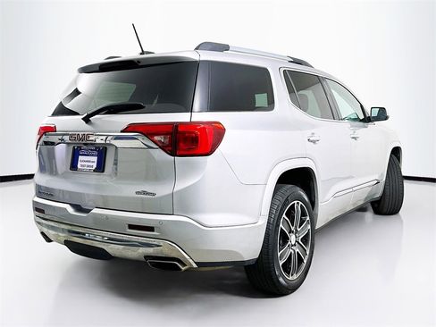 Used 2018 GMC Acadia Denali image 7