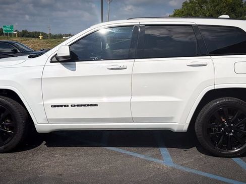 Used 2020 Jeep Grand Cherokee Altitude AWD/4WD image 6