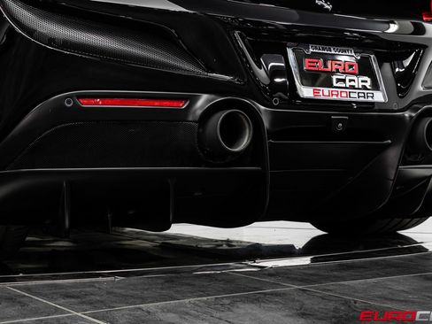 Used 2022 Ferrari F8 Tributo RWD image 25