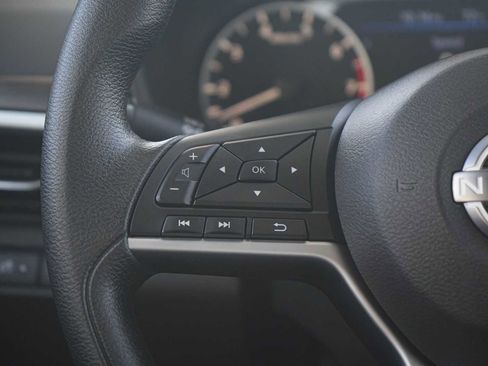 Used 2024 Nissan Altima 2.5 SV image 17