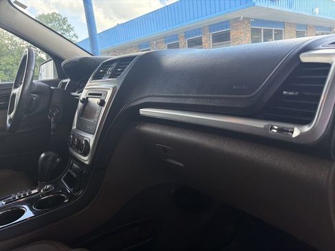 Used 2014 GMC Acadia SLT FWD image 30