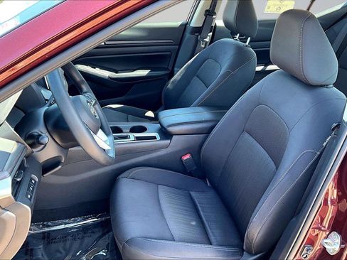 Used 2025 Nissan Altima 2.5 SV FWD image 25