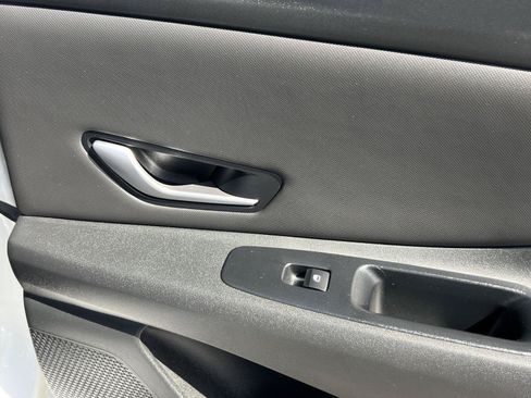 Certified 2023 Hyundai Elantra Limited w/ Preferred Accessory Package FWD image 22