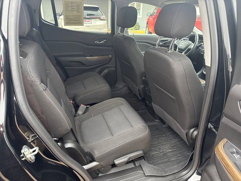 Used 2023 GMC Acadia SLE w/ Driver Convenience Package image 15