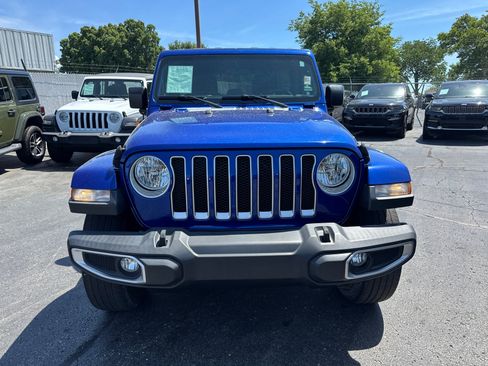 Used 2018 Jeep Wrangler Unlimited Sahara AWD/4WD image 2