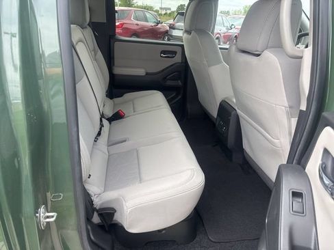 Used 2025 Nissan Frontier SV w/ SV Convenience Package RWD image 19