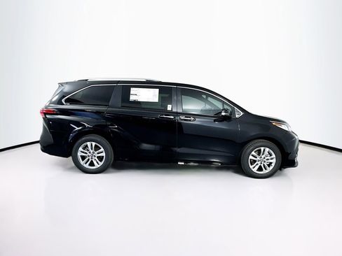 New 2026 Toyota Sienna Limited image 10