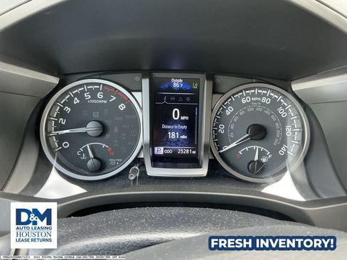 Used 2022 Toyota Tacoma SR5 RWD image 11