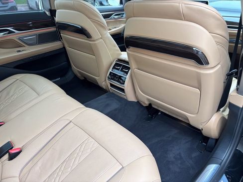Certified 2022 BMW 750i xDrive w/ Executive Package AWD/4WD image 49
