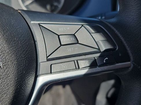 Used 2025 Nissan Versa SV w/ Trunk Package image 28