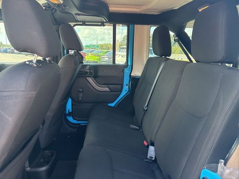 Used 2017 Jeep Wrangler Unlimited Sport w/ Connectivity Group AWD/4WD image 11