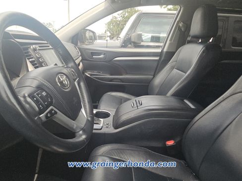 Used 2015 Toyota Highlander XLE FWD image 10