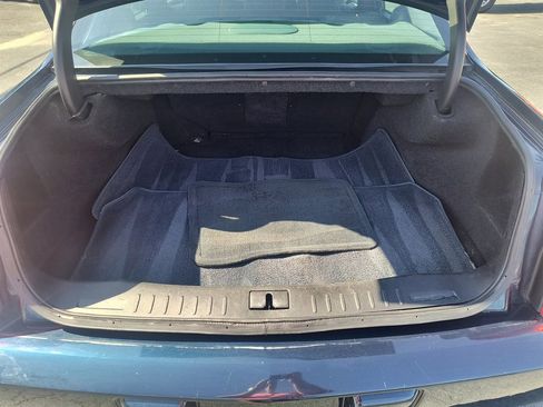 Used 2010 Cadillac DTS Limousine image 32