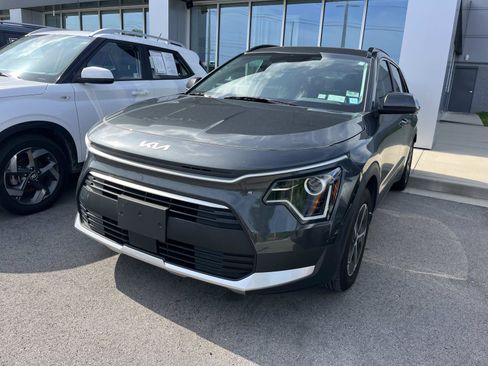 Used 2024 Kia Niro EX FWD image 4