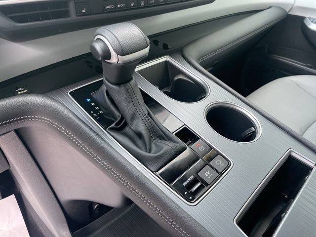 Used 2025 Toyota Sienna XLE FWD image 26