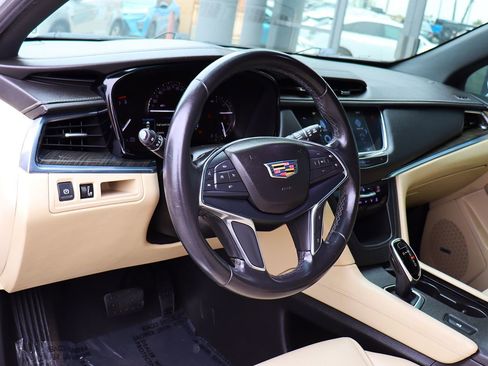 Used 2019 Cadillac XT5 FWD image 39