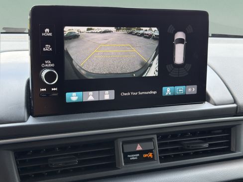 Used 2025 Honda Pilot Touring image 11