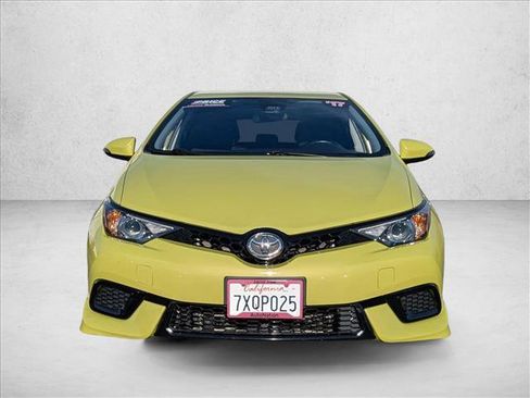 Used 2017 Toyota Corolla iM image 2