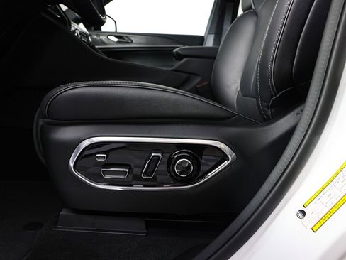 Used 2023 Jeep Grand Cherokee Overland w/ Advanced Protech Group III image 19