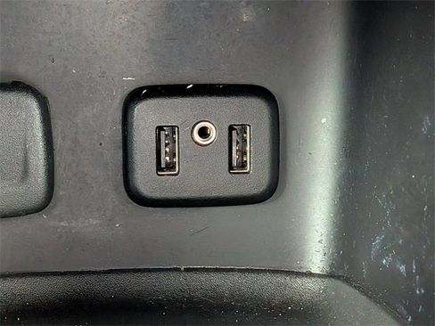 Used 2017 GMC Acadia SLT image 23