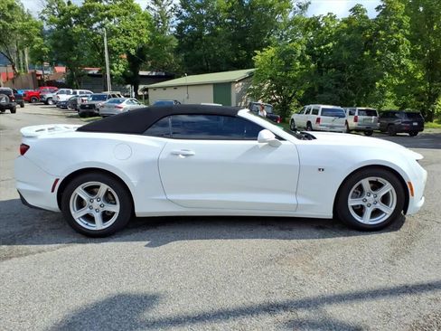 Used 2023 Chevrolet Camaro LT RWD image 6
