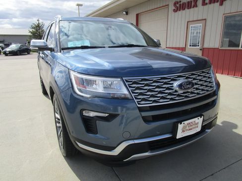 Used 2018 Ford Explorer Platinum AWD/4WD image 3
