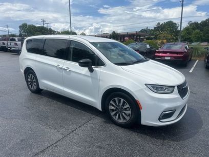 Used 2024 Chrysler Pacifica Limited