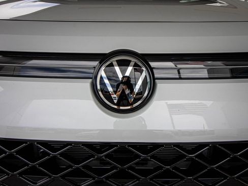 New 2026 Volkswagen Tiguan SE R-Line FWD image 8