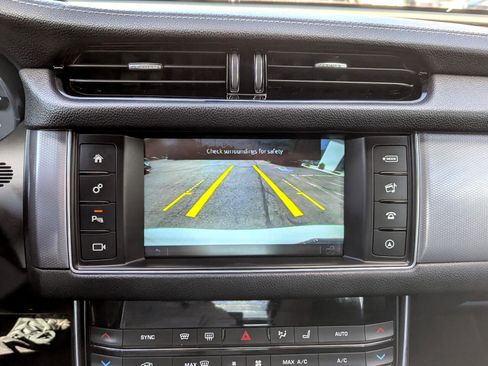 Used 2016 Jaguar XF R-Sport image 24