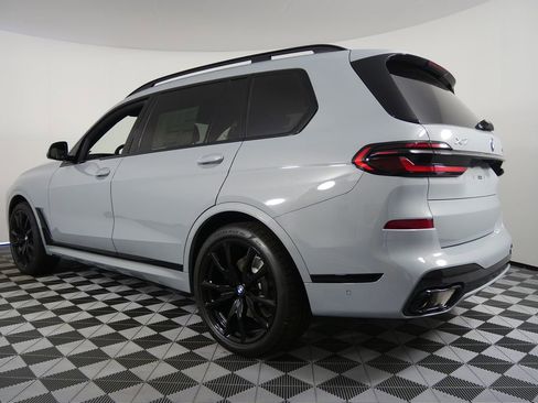 Used 2026 BMW X7 xDrive40i w/ M Sport Package image 5