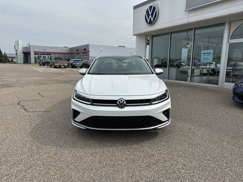 Used 2025 Volkswagen Jetta SEL image 4