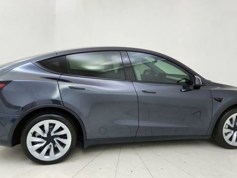 Used 2026 Tesla Model Y Long Range image 6