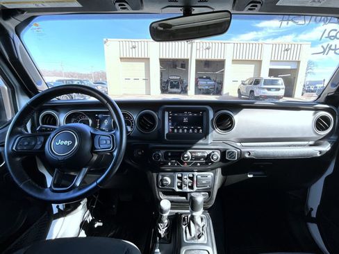 Certified 2021 Jeep Gladiator Mojave AWD/4WD image 14