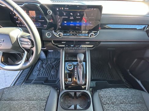 Used 2024 Chevrolet Colorado Z71 w/ Z71 Convenience Package 2 image 17