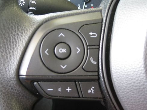 Used 2020 Toyota Corolla LE FWD image 12