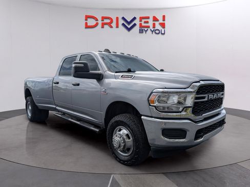 Used 2024 RAM 3500 Tradesman w/ Chrome Appearance Group image 7