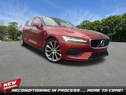 Used 2020 Volvo S60 T6 Momentum w/ Premium Package