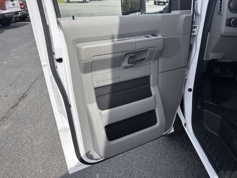 Used 2024 Ford E-450 and Econoline 450 Super Duty w/ Power Windows & Locks Group RWD image 7