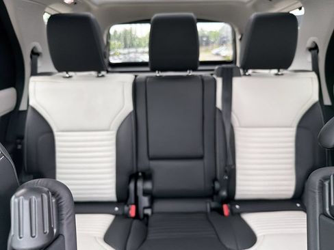 New 2026 Land Rover Discovery Limited Edition AWD/4WD image 27