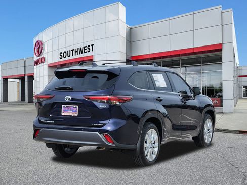 New 2026 Toyota Highlander Limited image 5