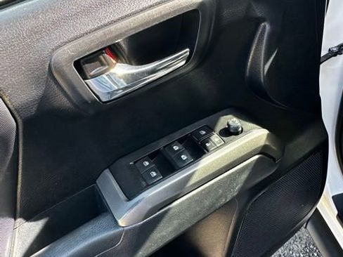 Used 2021 Toyota Tacoma TRD Off-Road AWD/4WD image 10