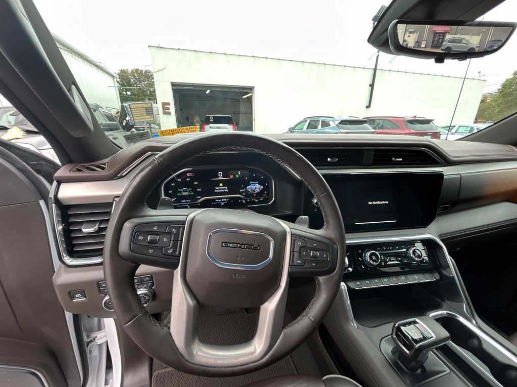 Used 2025 GMC Sierra 1500 Denali w/ Technology Package AWD/4WD image 12