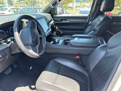 Used 2024 Jeep Wagoneer L Series II w/ Flexible Seating Group RWD image 24
