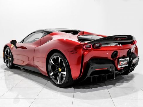 Used 2022 Ferrari SF90 Spider image 8
