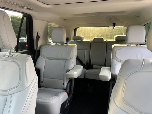 Used 2025 Ford Expedition Platinum w/ Driver's Package AWD/4WD image 14