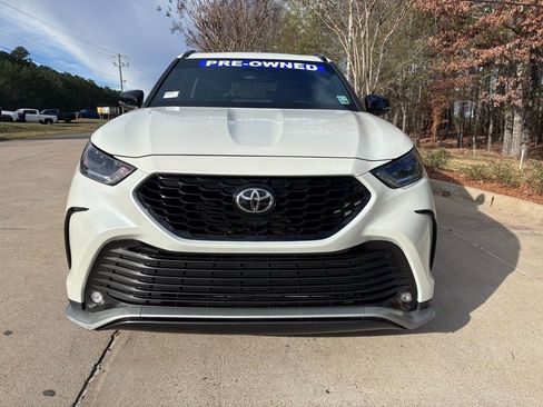 Used 2021 Toyota Highlander XSE image 2