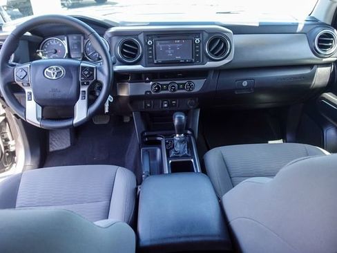Used 2018 Toyota Tacoma SR5 RWD image 4
