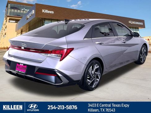Used 2025 Hyundai Elantra Limited image 9